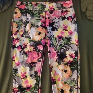 SOLD🌸FILA FLORAL CAPRI LEGGINGS, M🌸